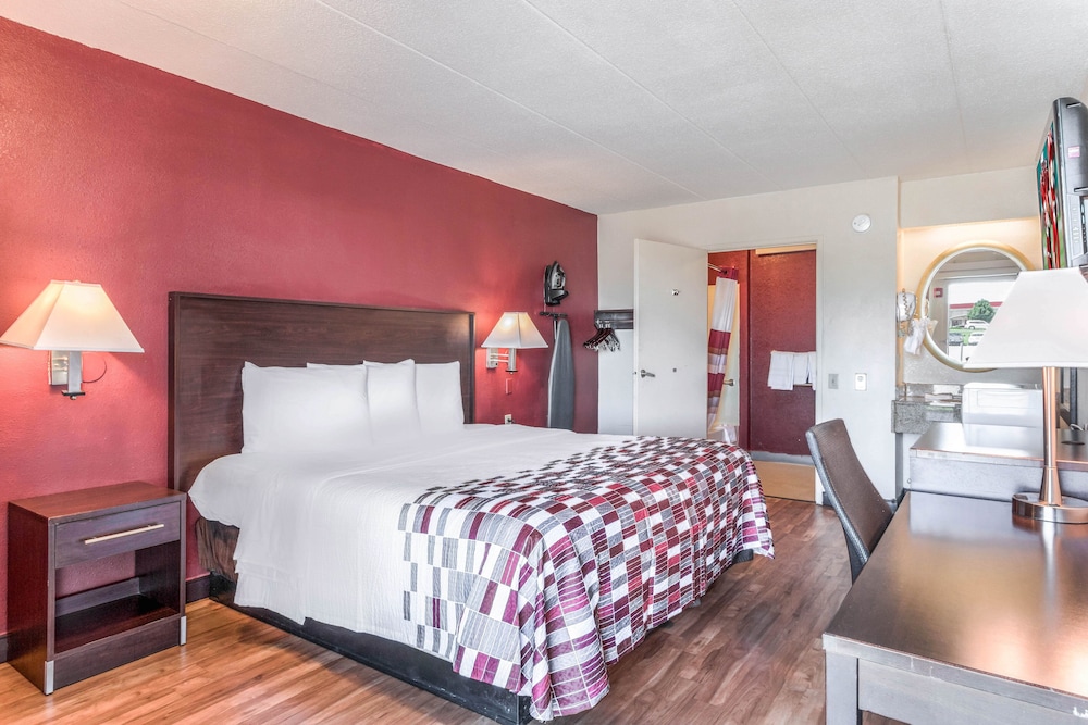 Superior Room, 1 King Bed, Accessible, Non Smoking (Roll-In Shower) - Photo 1