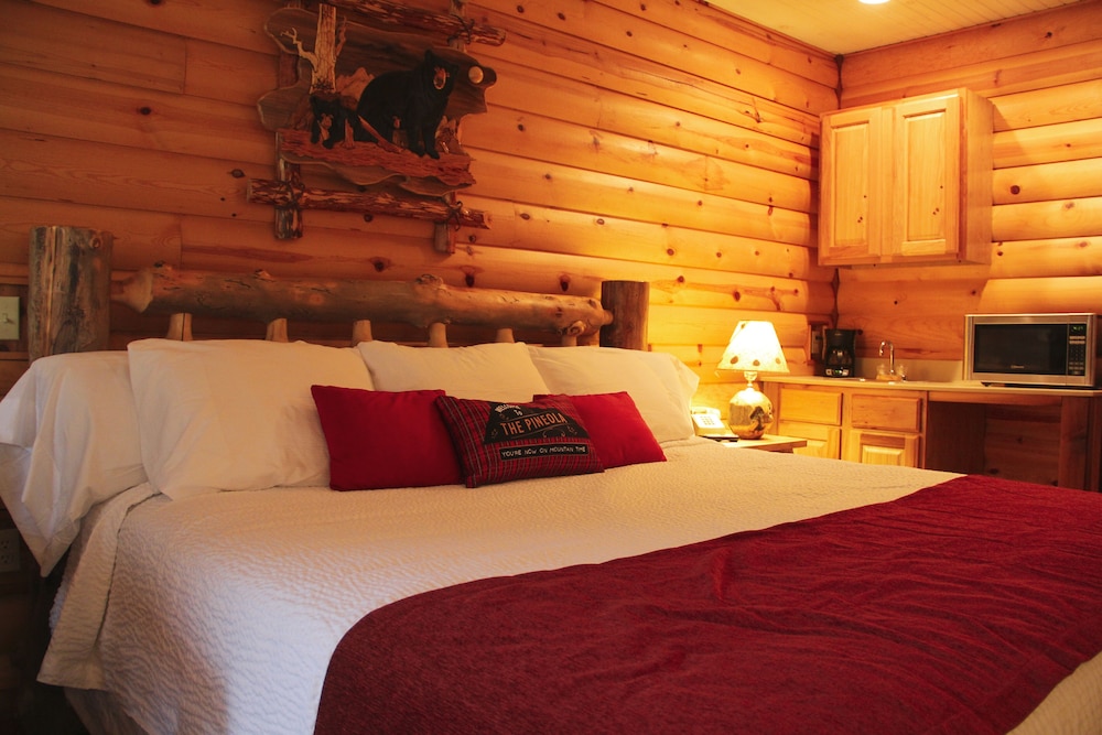 Honeymoon Cabin, 1 King Bed photo 1