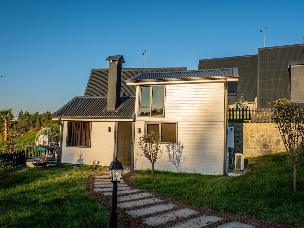 Tiny House - Photo 2