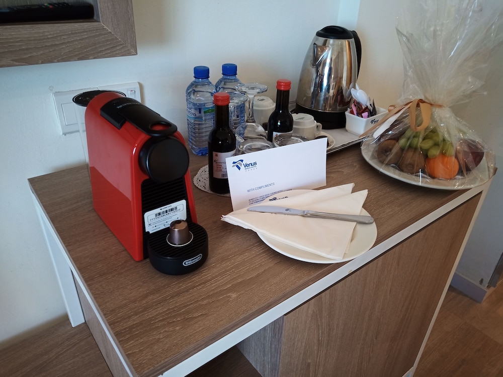 Deluxe Double or Twin Room, Partial Sea View - Photo 5