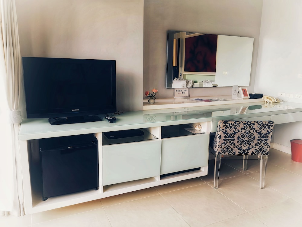 The Deluxe with Seaview - Photo 12