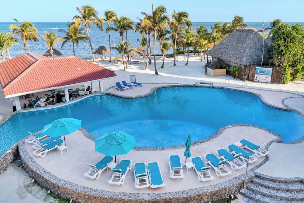 Grand Condo, 3 Bedrooms, Sea View, Poolside