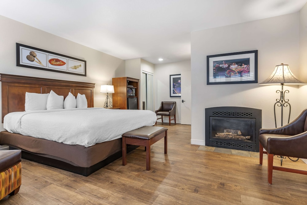 Suite, Multiple Beds, Non Smoking, Jetted Tub photo 2
