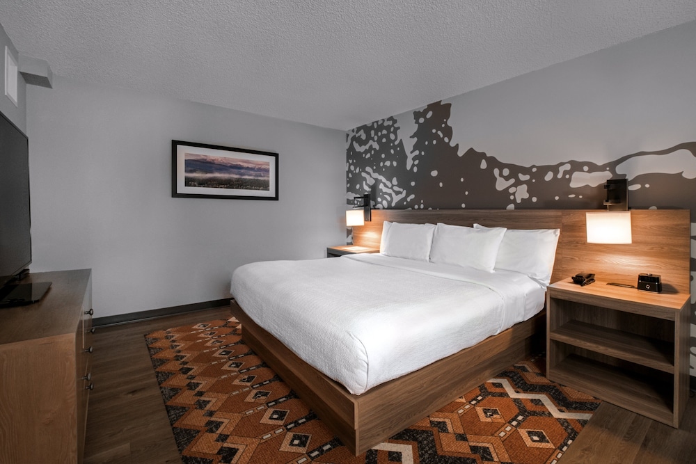 Suite, 1 Bedroom, Mountain View (Tower 1) - Photo 1