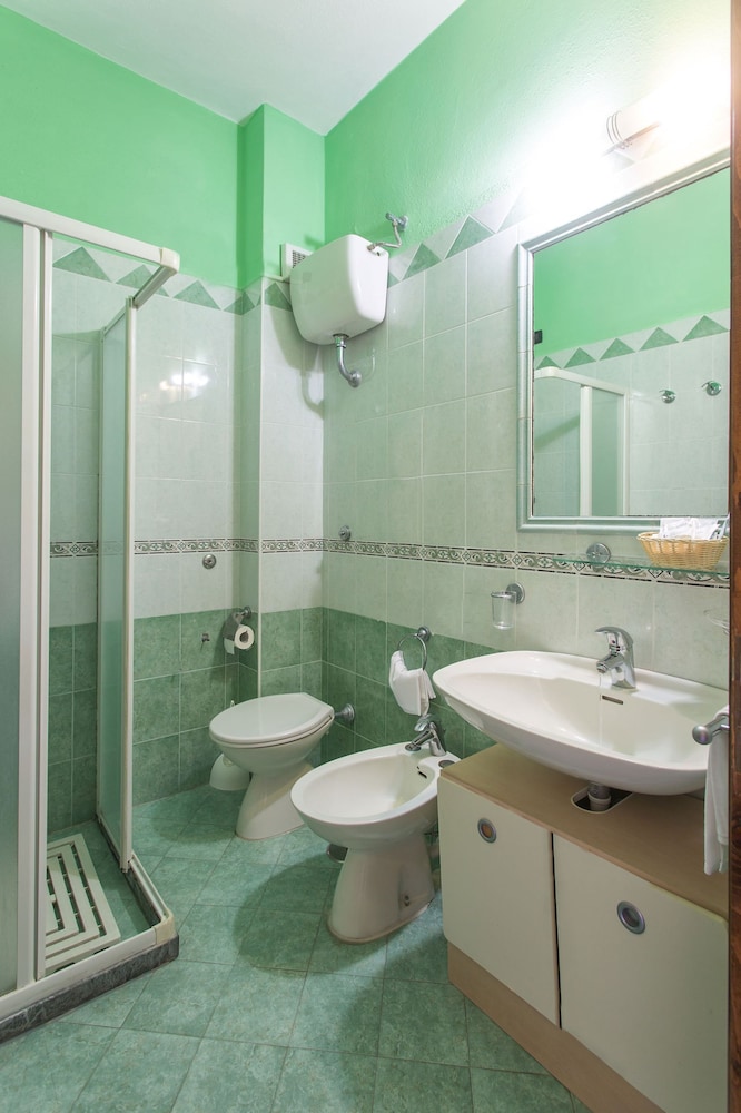 Comfort Triple Room - Photo 9