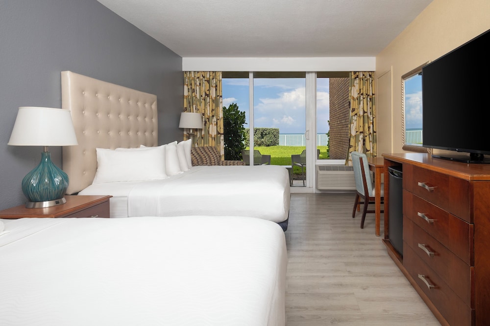Room, 2 Queen Beds, Mobility Accessible, Oceanfront (with Roll-in Shower) photo 1