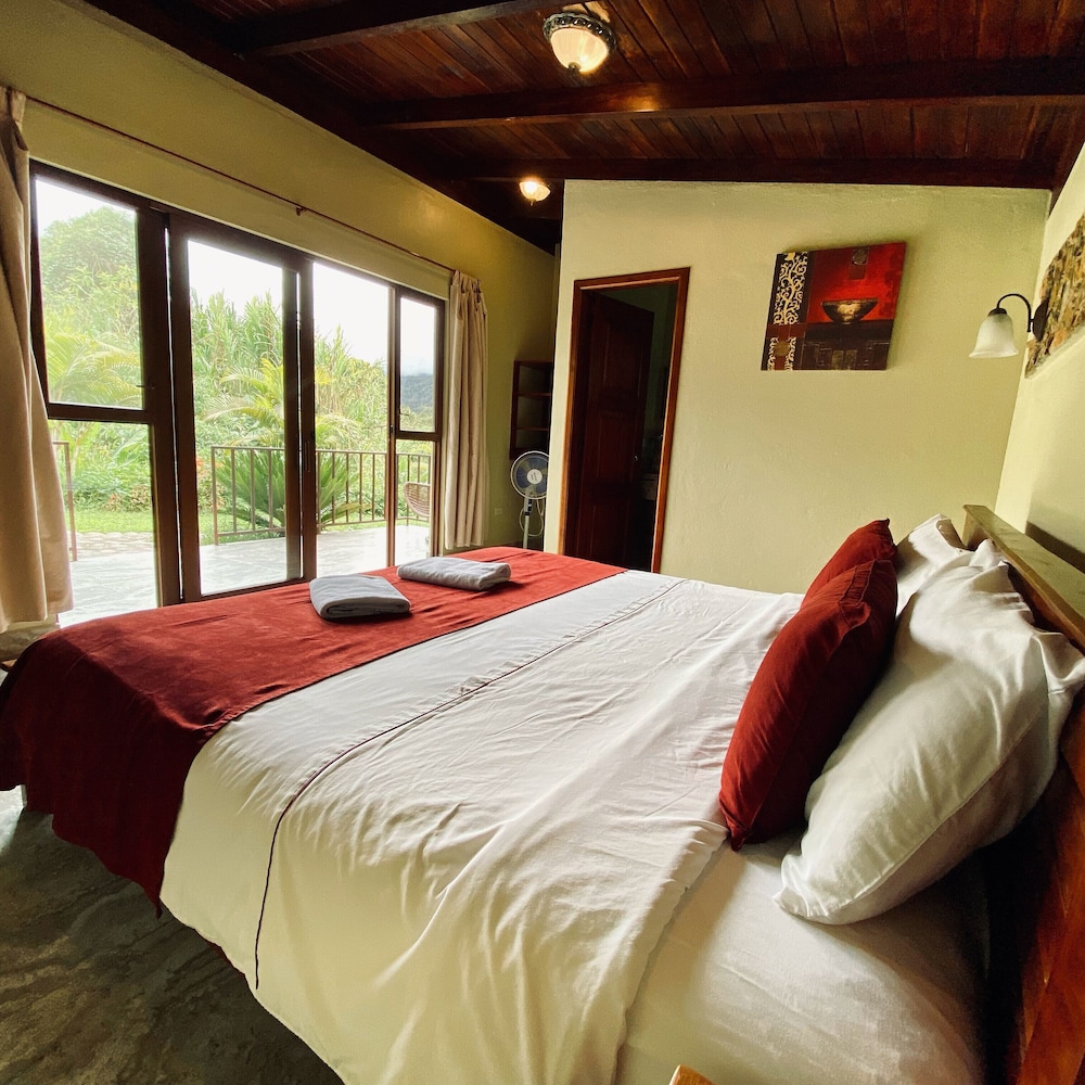 Superior Room, 1 King Bed, Balcony photo 2
