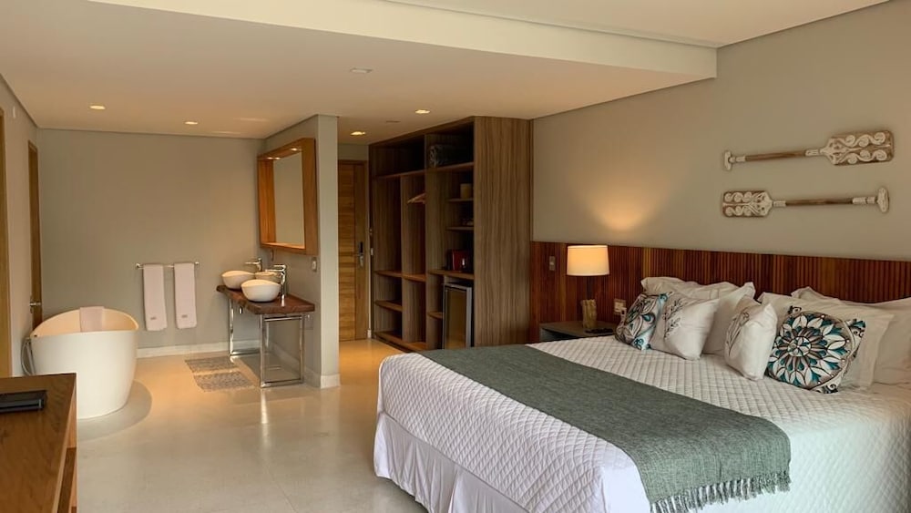 Deluxe Double Room, 1 King Bed, Beach View photo 3