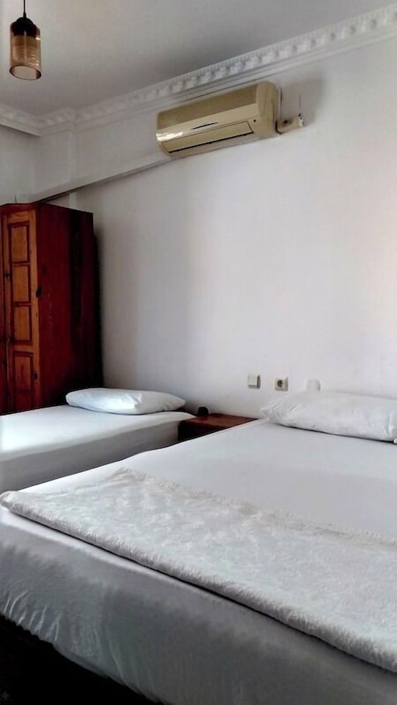 Room, Garden View