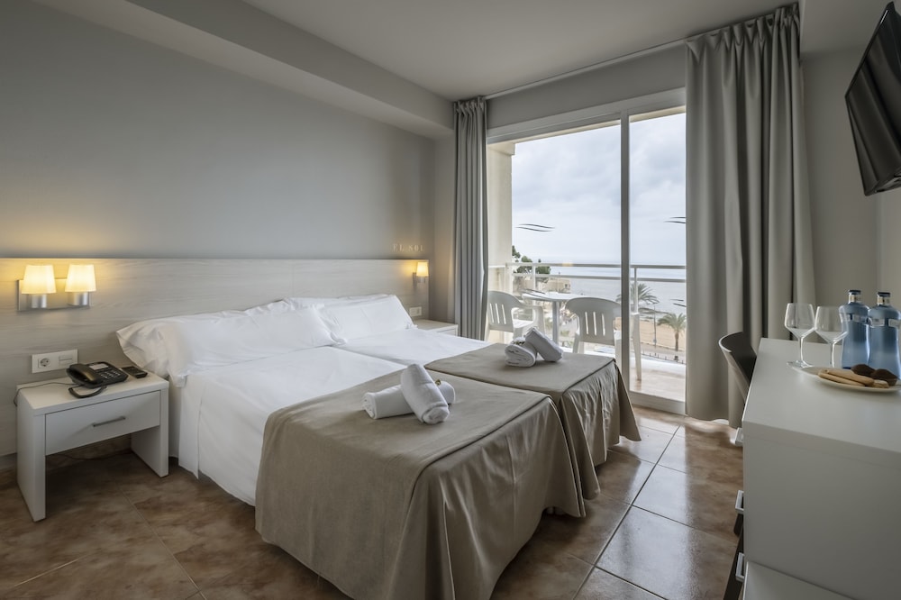 Double room sea view with living room and terrace (2 adults + 1 child) - Photo 4