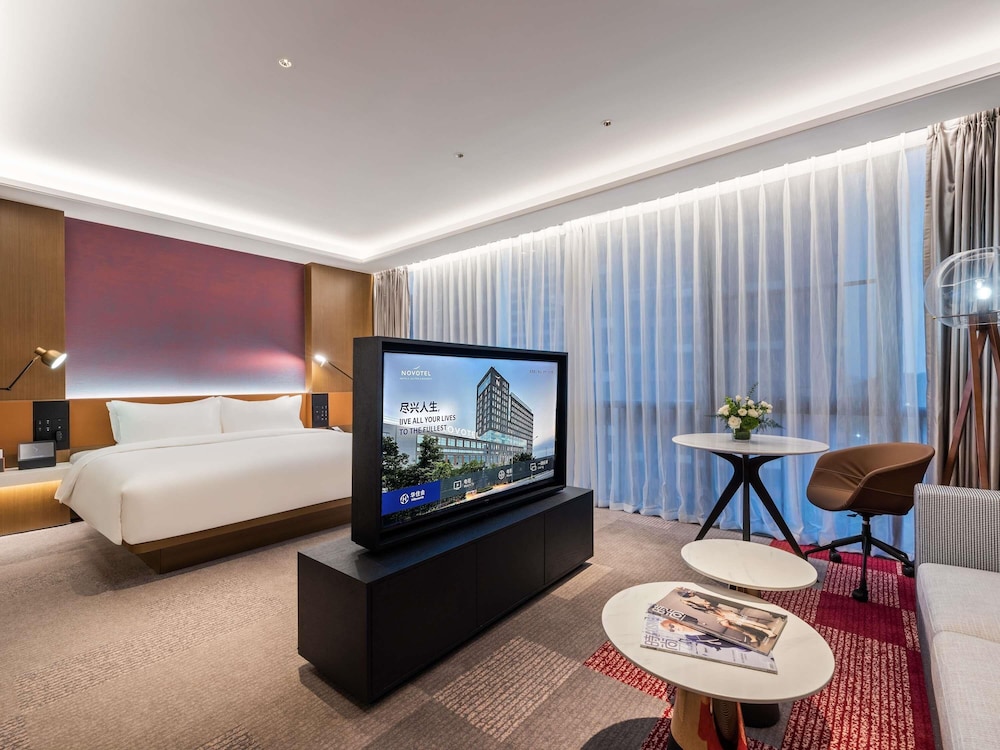 Suite, 1 King Bed (Privilege) - Photo 3