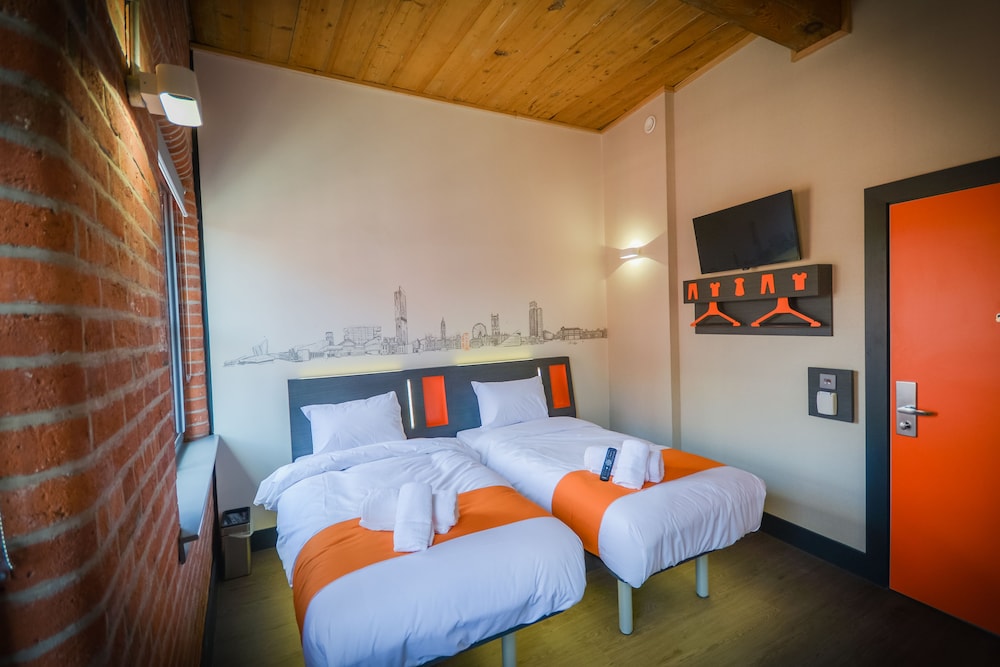 Standard Twin Room, 2 Twin Beds photo 3
