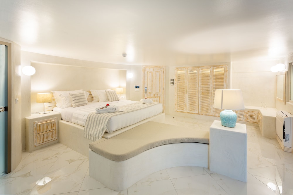 City Suite, Multiple Beds, 2 Bathrooms, City View photo 3