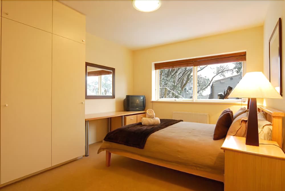 Apartment, 3 Bedrooms (1 Queen + 2 Tri Bunks) photo 2
