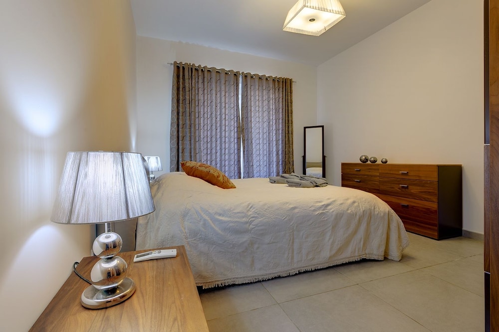 Apartment (3 Bedrooms)