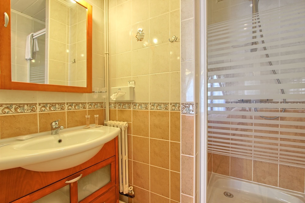 Superior Room, 1 Queen Bed, Balcony, Valley View (Larger Room) - Photo 5