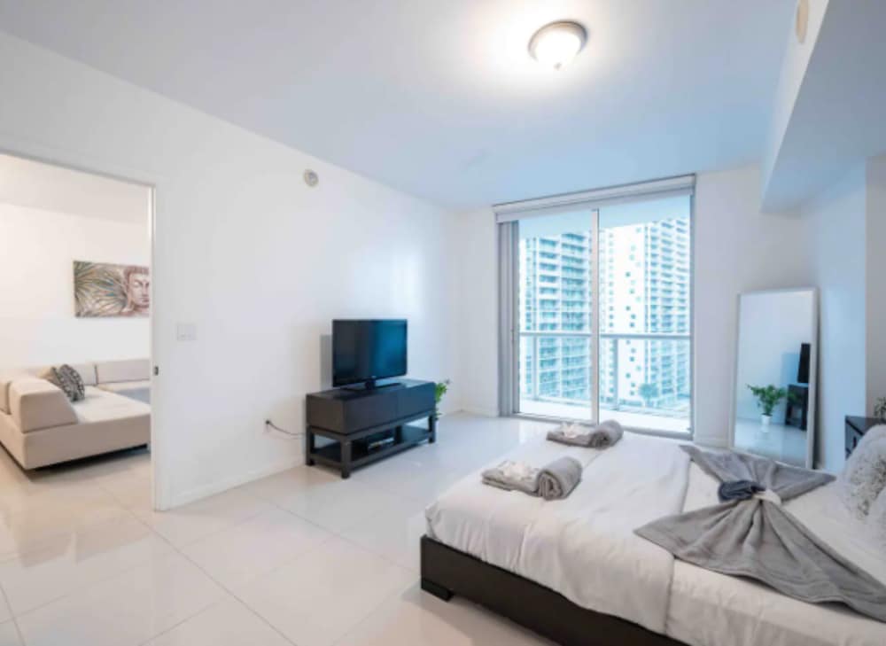 Basic Apartment photo 3