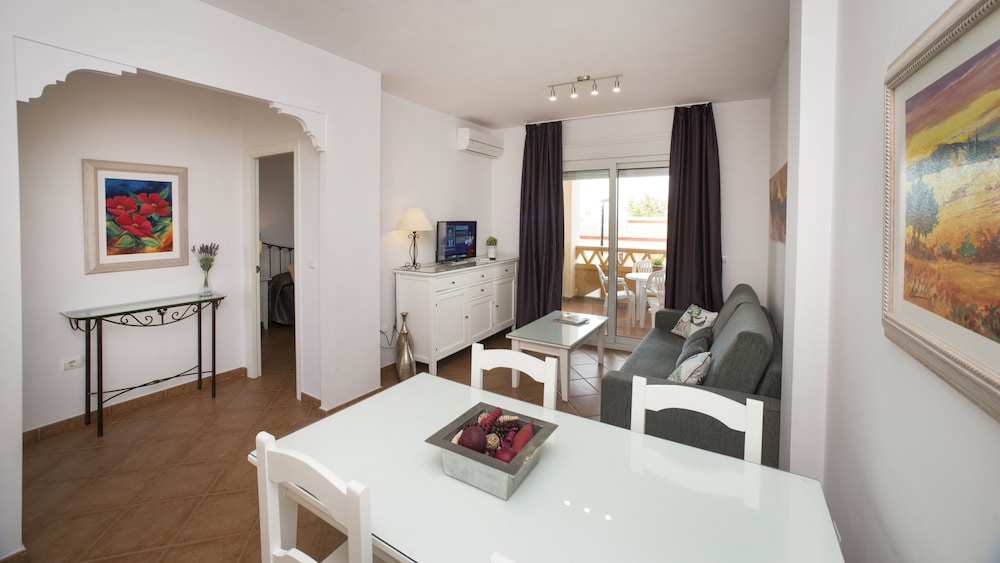 Apartment, 1 Bedroom (2 adults + 2 children) photo 2