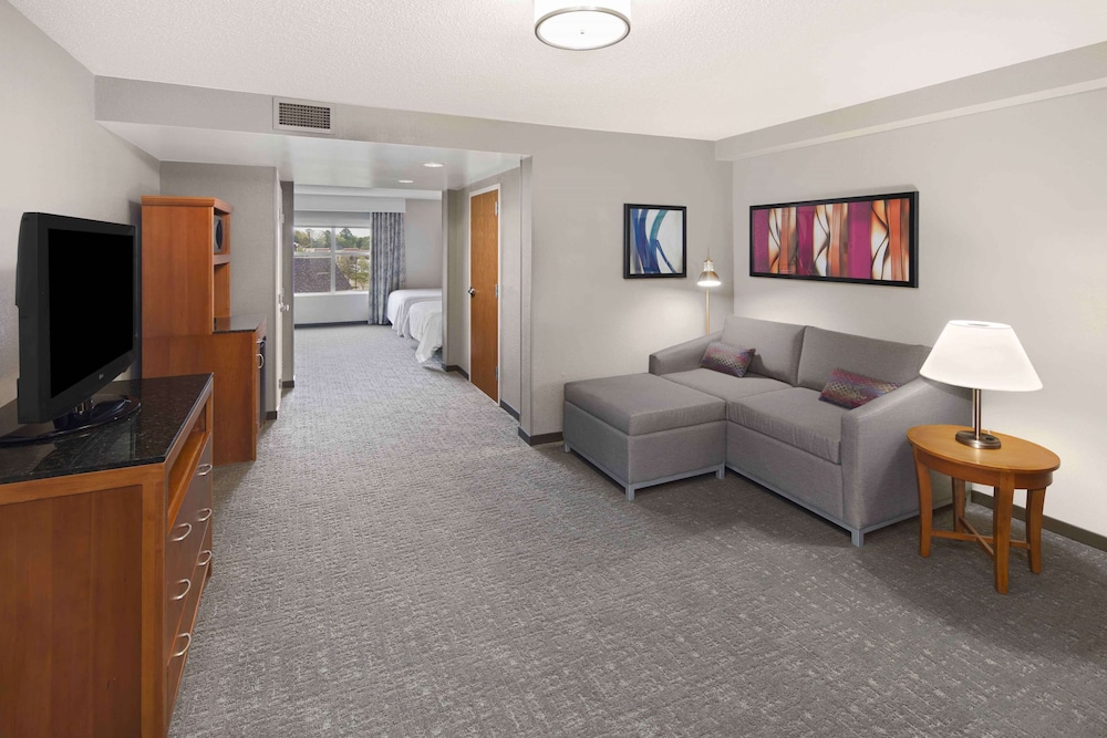 2 Queen Beds Extended with Sofa Bed photo 3