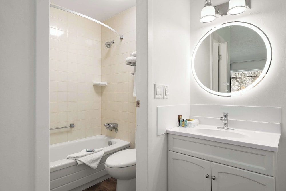 Suite, 2 Queen Beds, Non Smoking, Kitchenette (Living Room) - Photo 3