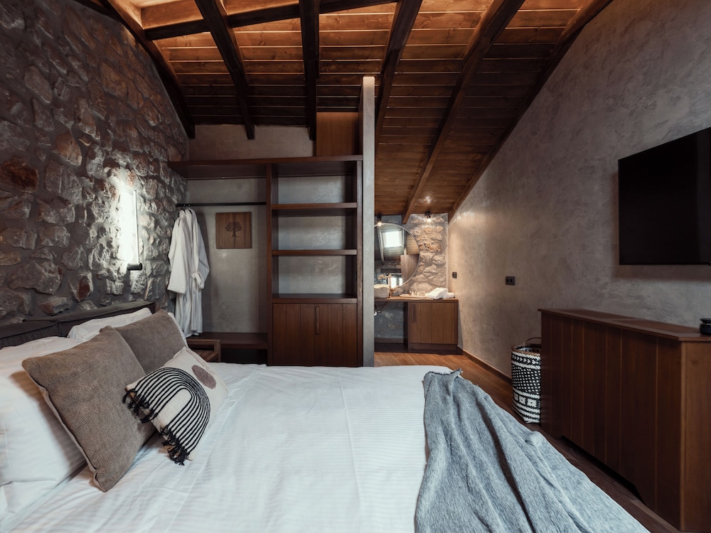 Suite with Balcony and Sea View photo 3