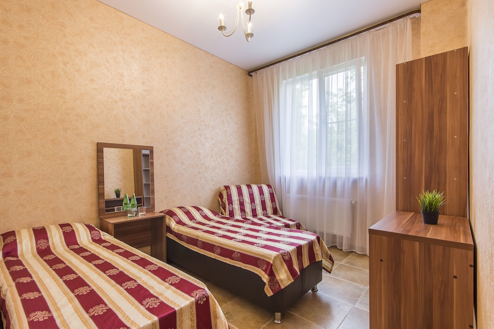 Standard Double or Twin Room, Multiple Beds photo 2