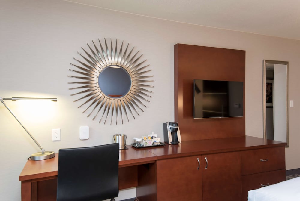 Room, 2 Double Beds, Accessible, Bathtub - Photo 3