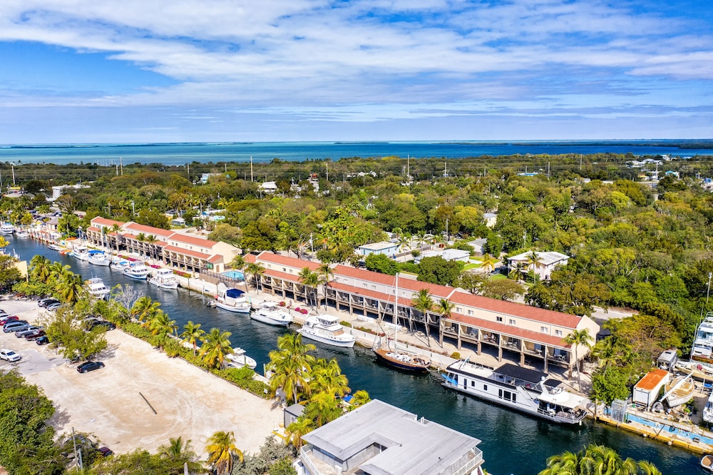Waterside Suites and Marina, Photo 3