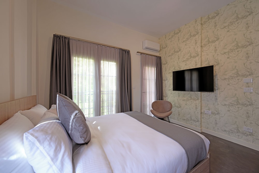 Suite, Balcony, City View photo 1