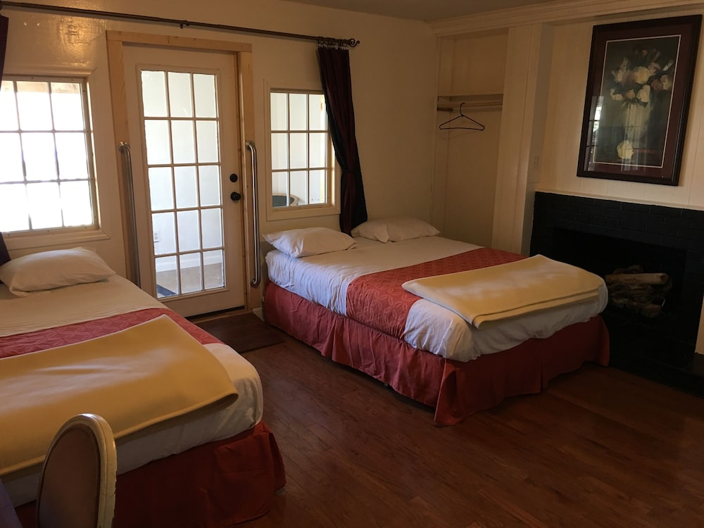 Comfort Room, 2 Queen Beds photo 2