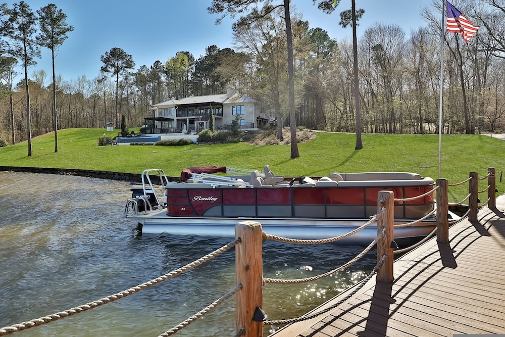 7BR Lakefront Haven Pool Hot Tub Gated 4acres, Billede 27