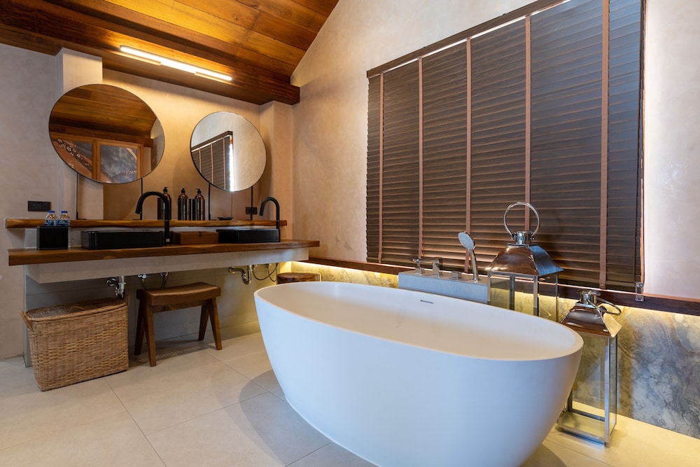 Sand Beachfront Pool Villa - Photo 5