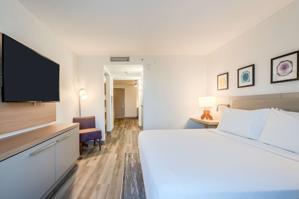 Junior Suite, 1 King Bed with Sofa bed, Non Smoking - Photo 5