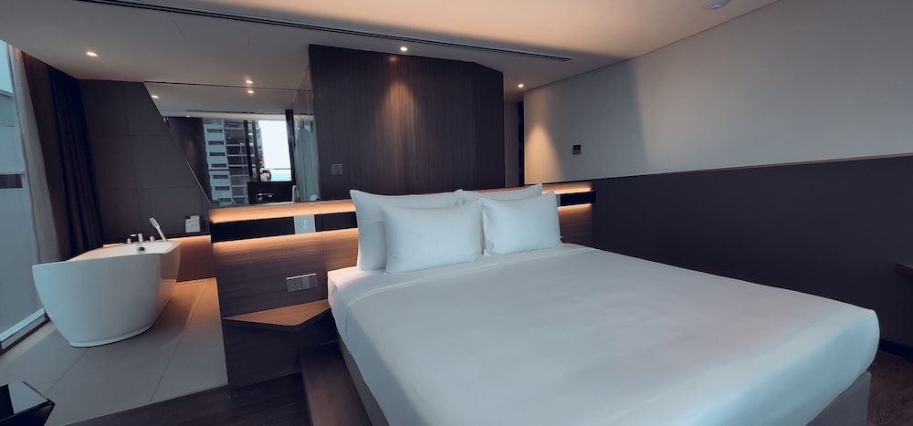 Signature Suite, Balcony, City View