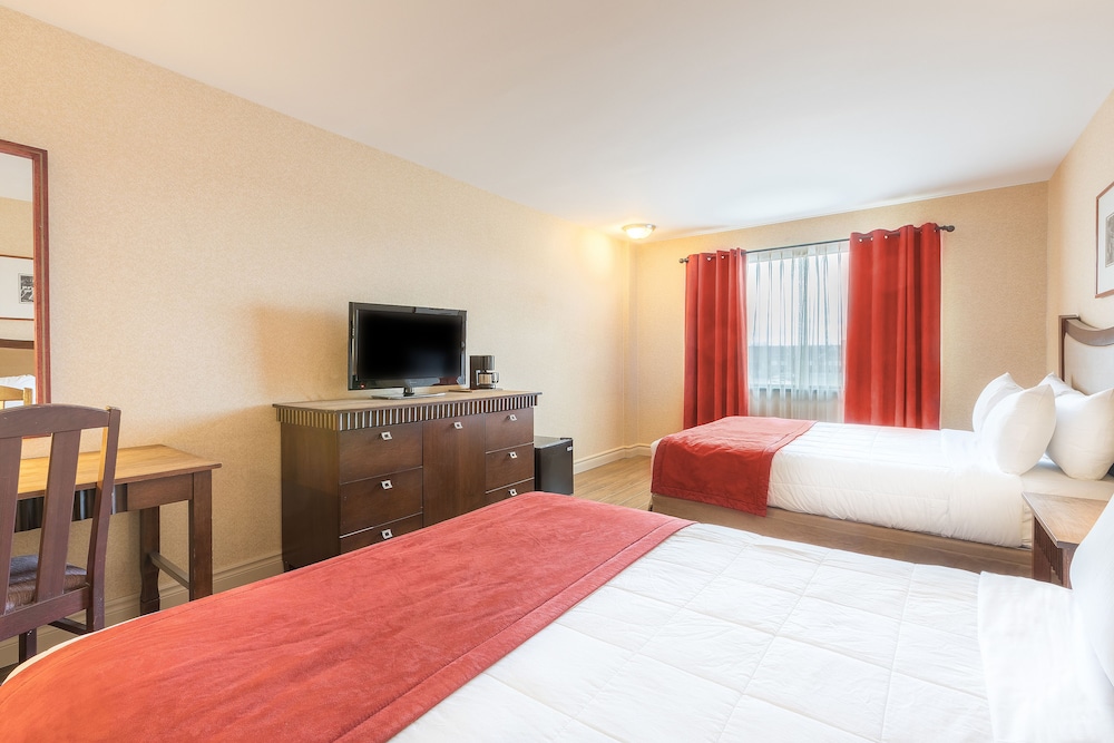 Classic Room, 2 Queen Beds photo 2