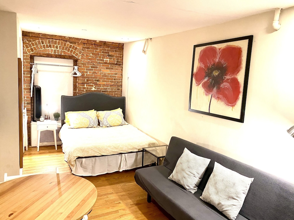 Classic Studio, 1 Queen Bed, Kitchenette photo 2