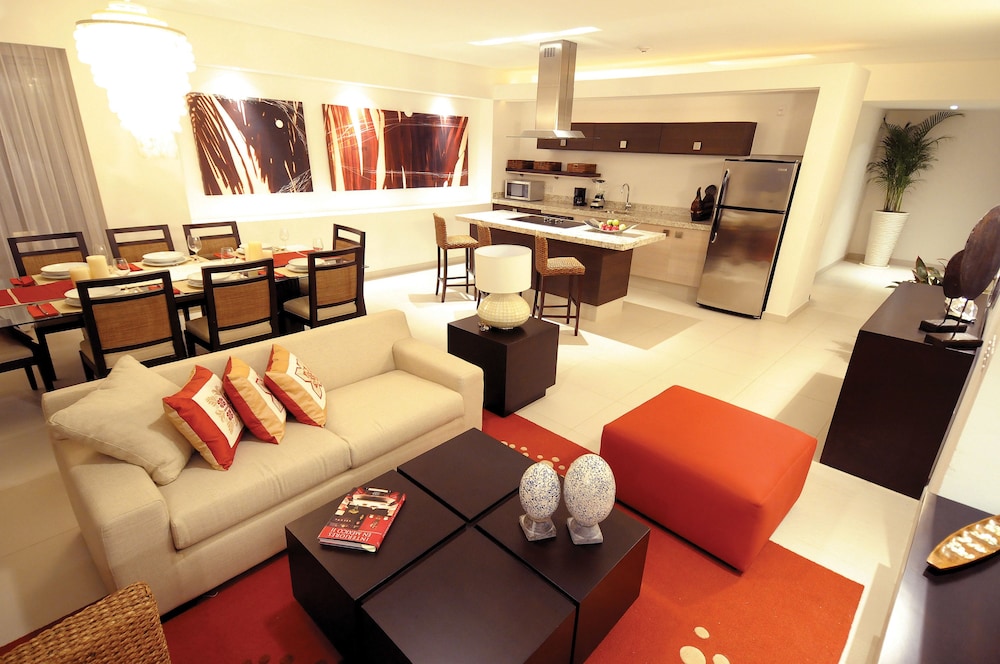 Two-Bedroom Penthouse 1 King Bed with 2 Double beds - Photo 4