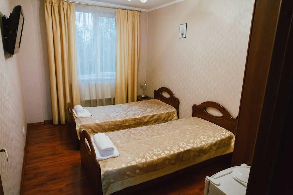 Economy Twin Room photo 3
