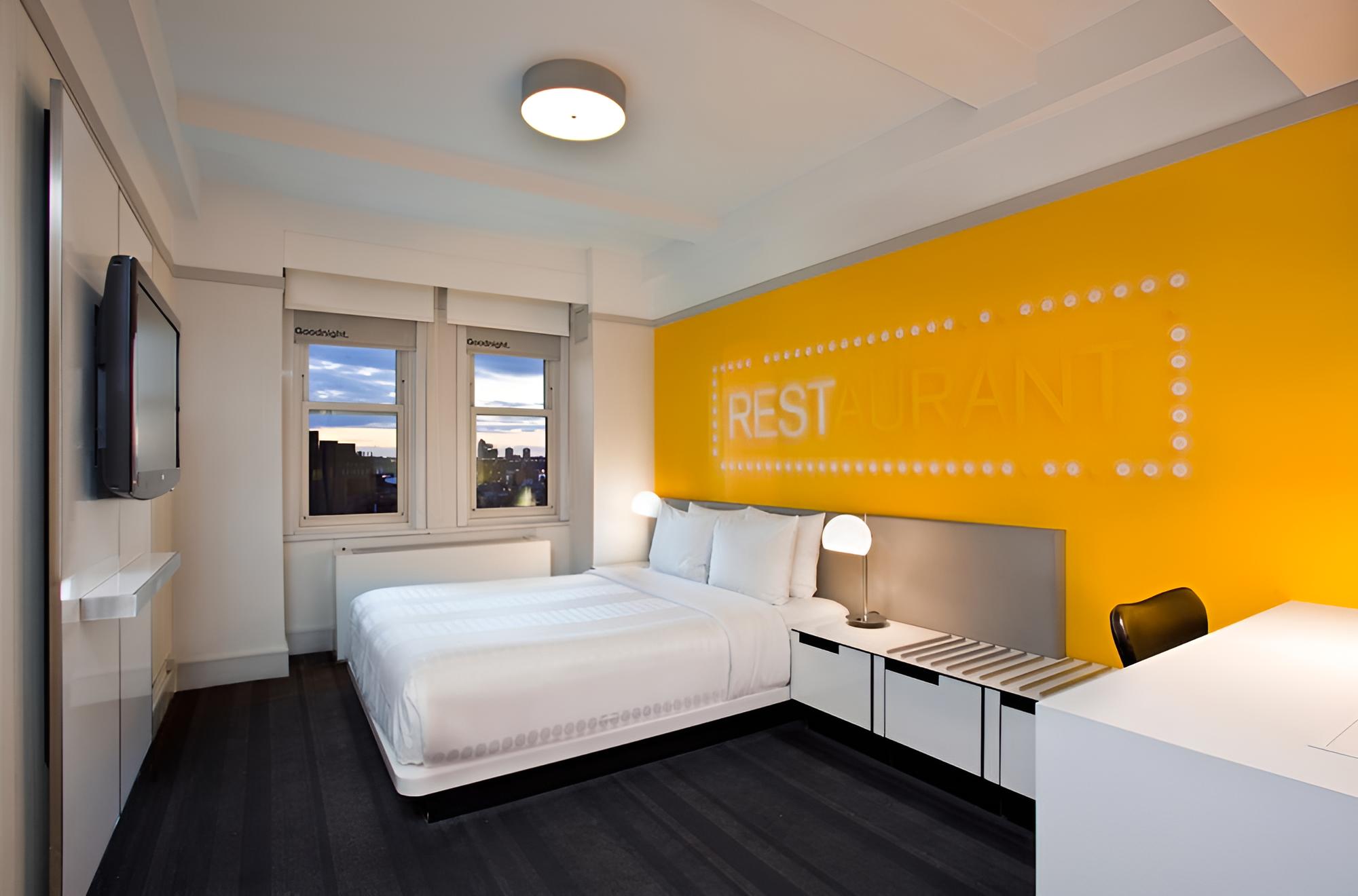 Deluxe Room, City View thumbnail 5
