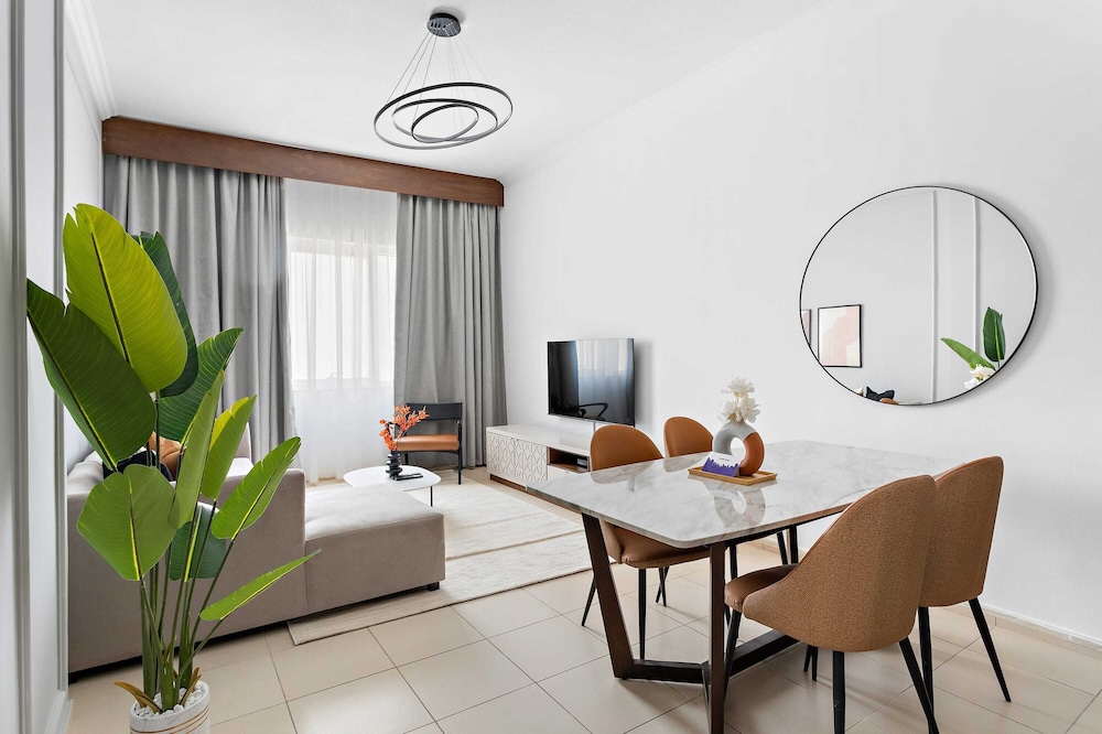 Executive Room, 1 King Bed, Refrigerator & Microwave