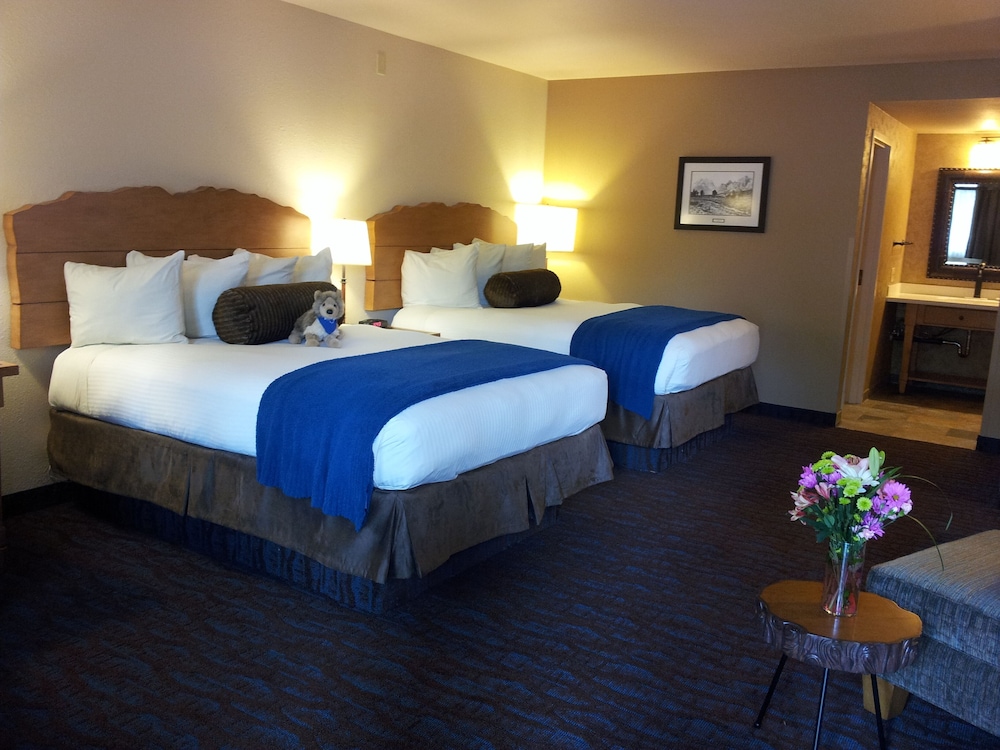 Room, 2 Queen Beds, Courtyard Area - Photo 4