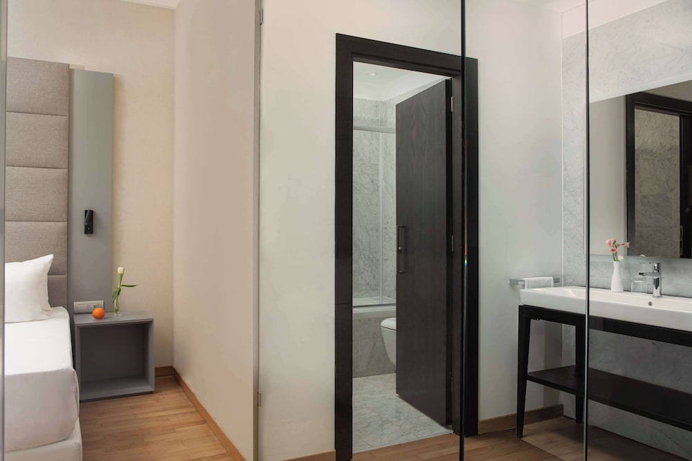 Premium Room, Balcony (Extra Large) - Photo 3