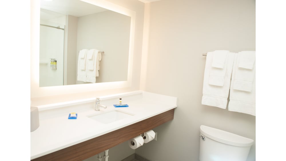 Standard Room, 2 Queen Beds, Accessible (Comm) - Photo 3