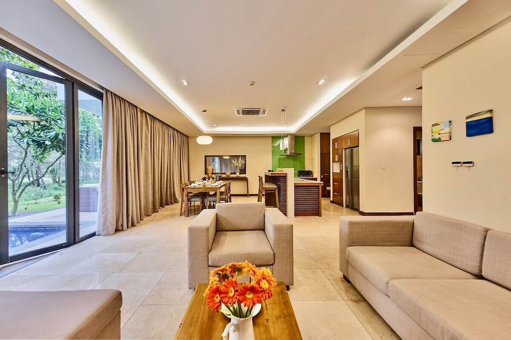 Luxury Villa photo 2