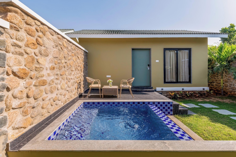 Luxury Garden View Private Pool Villa With Sit-Out
