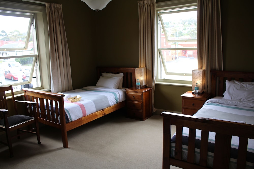 Twin Deluxe with Shared Bathroom