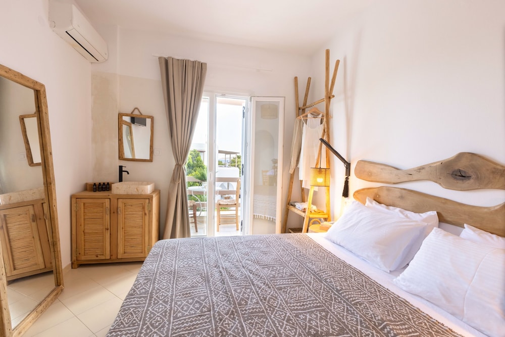 Standard Double Room, 1 Bedroom, Partial Sea View photo 2