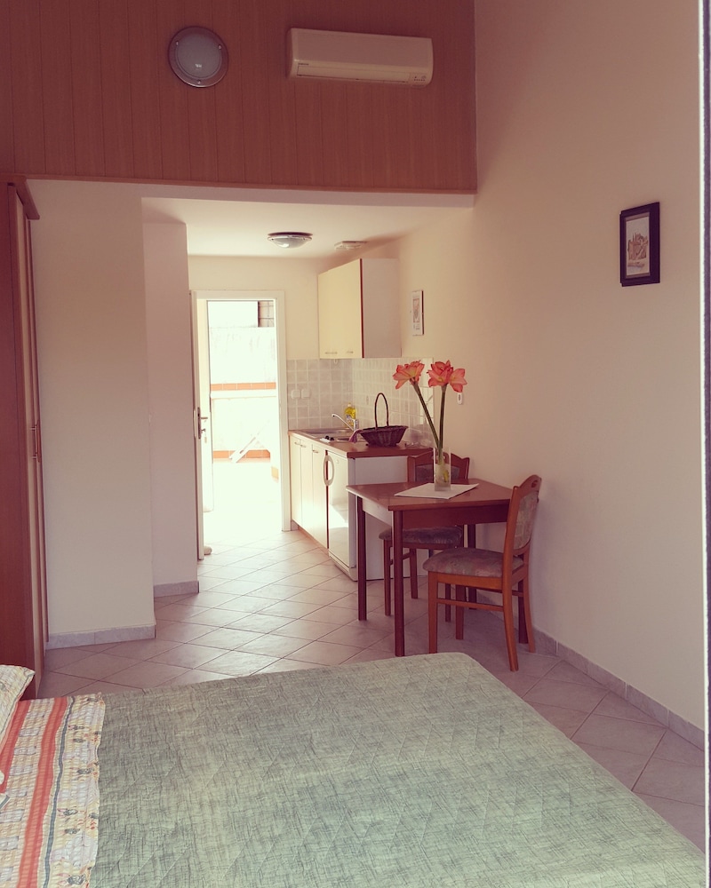 Studio Suite, 1 Queen Bed, Sea View photo 1