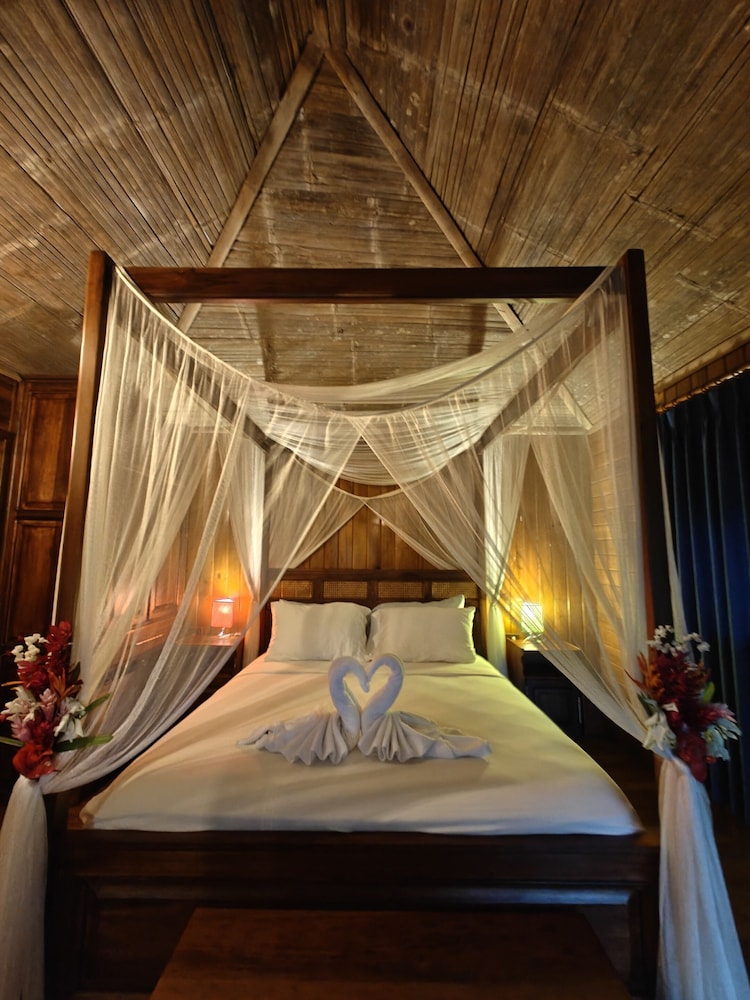 Luxury Chalet, 1 Queen Bed, Non Smoking photo 2