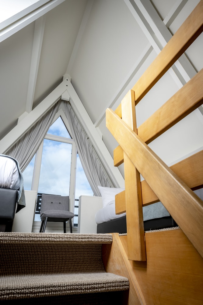 Comfort Twin Room with Bath (Only Accessible by Stairs)